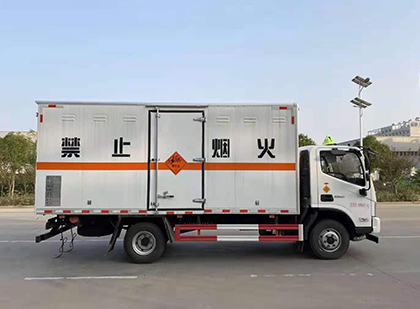 新巴尔虎右爆破器材运输车