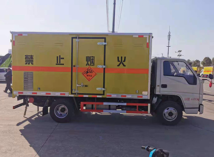 新巴尔虎右爆破器材运输车