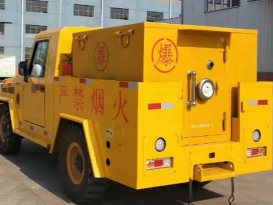 新巴尔虎右凯龙爆破器材运输车：保障爆破任务的安全运行
